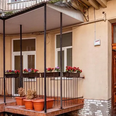 2 Anna Apartment *